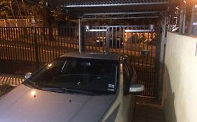 Casa Familiar em Campinas com 2 Quartos, 1 banheiro, 1 vaga para carro